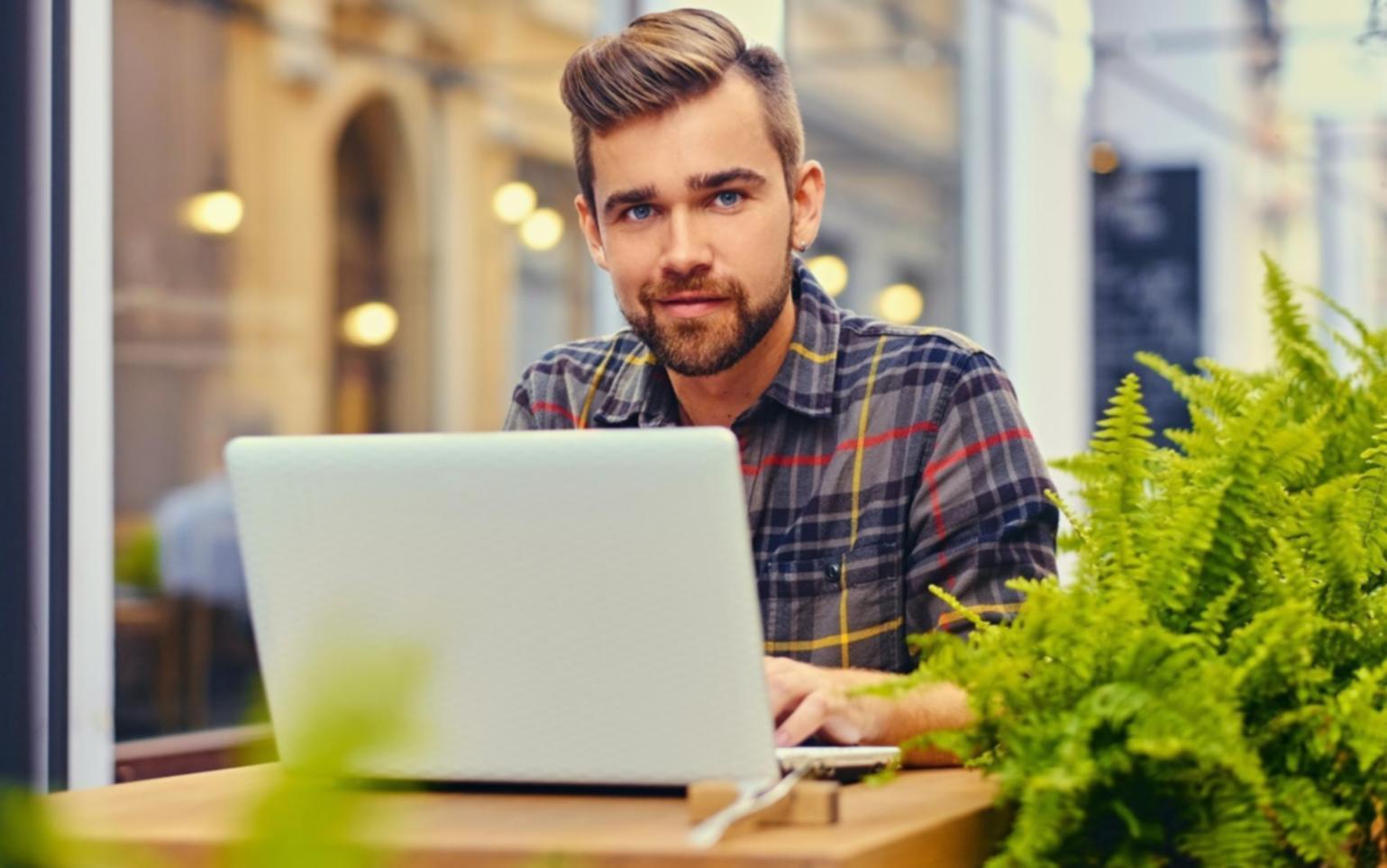 Макети веб-сторінок на екрані монітора